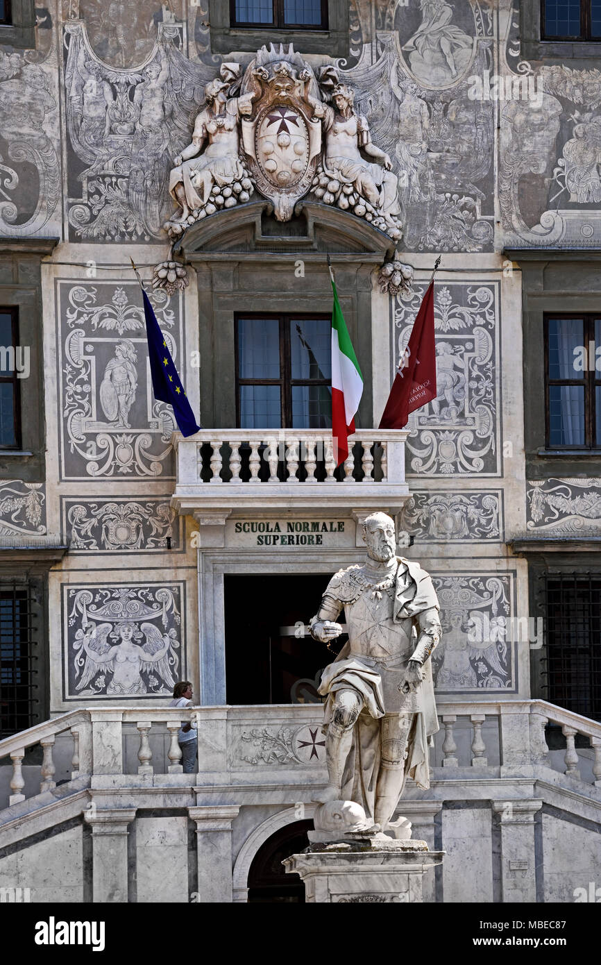 Statue of Cosimo I in Piazza dei Cavalieri  Pisa, Italy, Italian.( Cosimo I de' Medici was the second Duke of Florence from 1537 until 1569, when he became the first Grand Duke of Tuscany, a title he held until his death ) Stock Photo