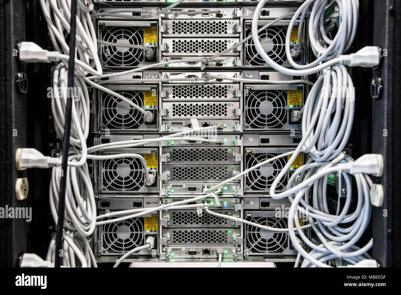 Computer servers farm nobody hi-res stock photography and images - Alamy