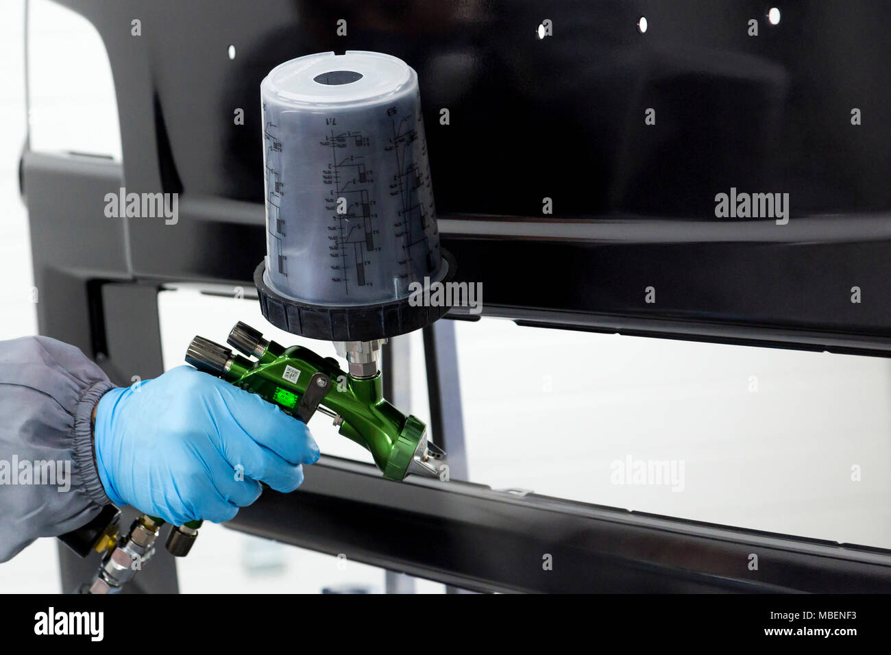 Spray gun paint hires stock photography and images Alamy
