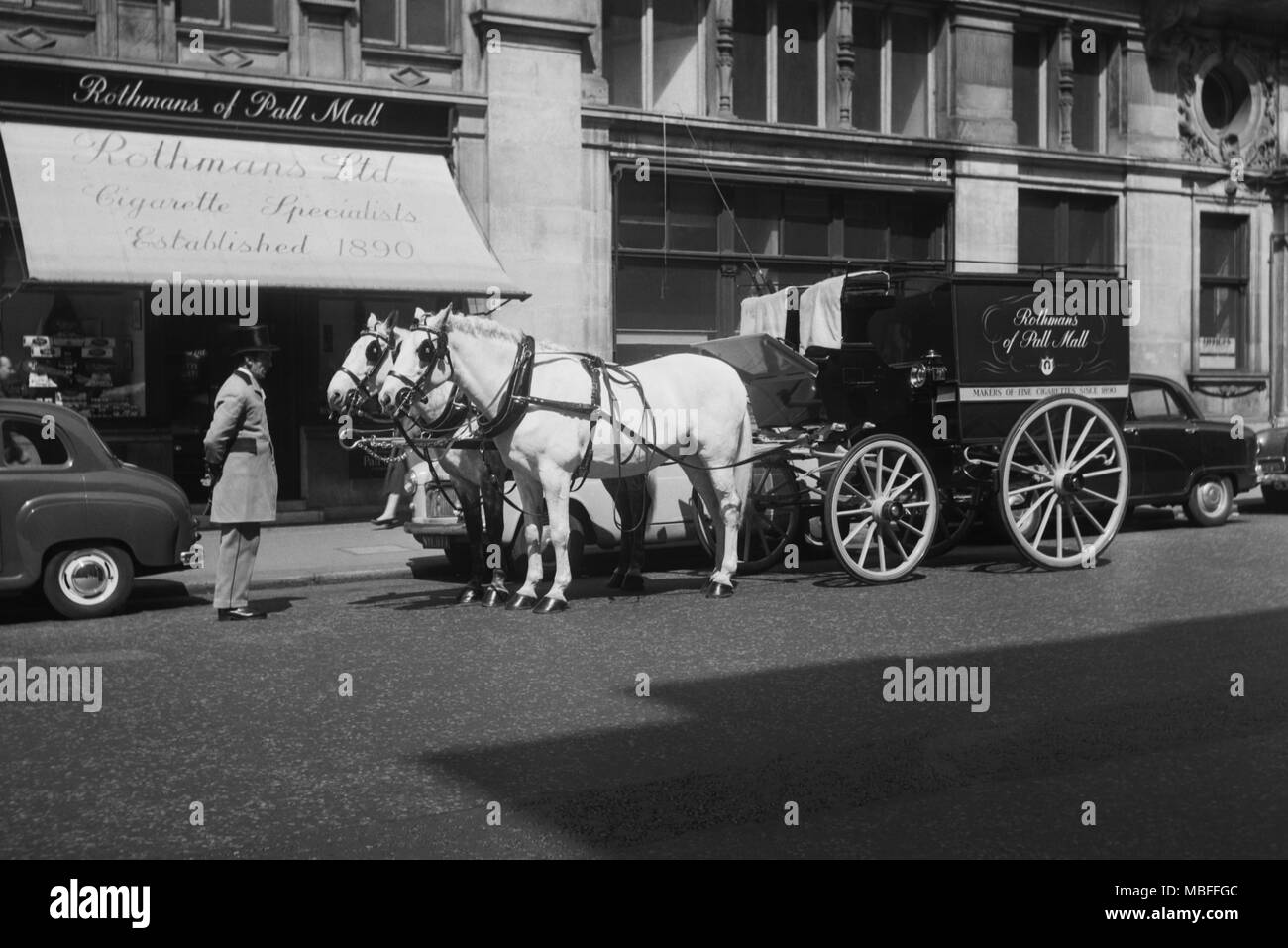 Rothmans of Pall Mall cigarette speciality shop and horse drawn delivery wagon, London in the 1950s Stock Photo
