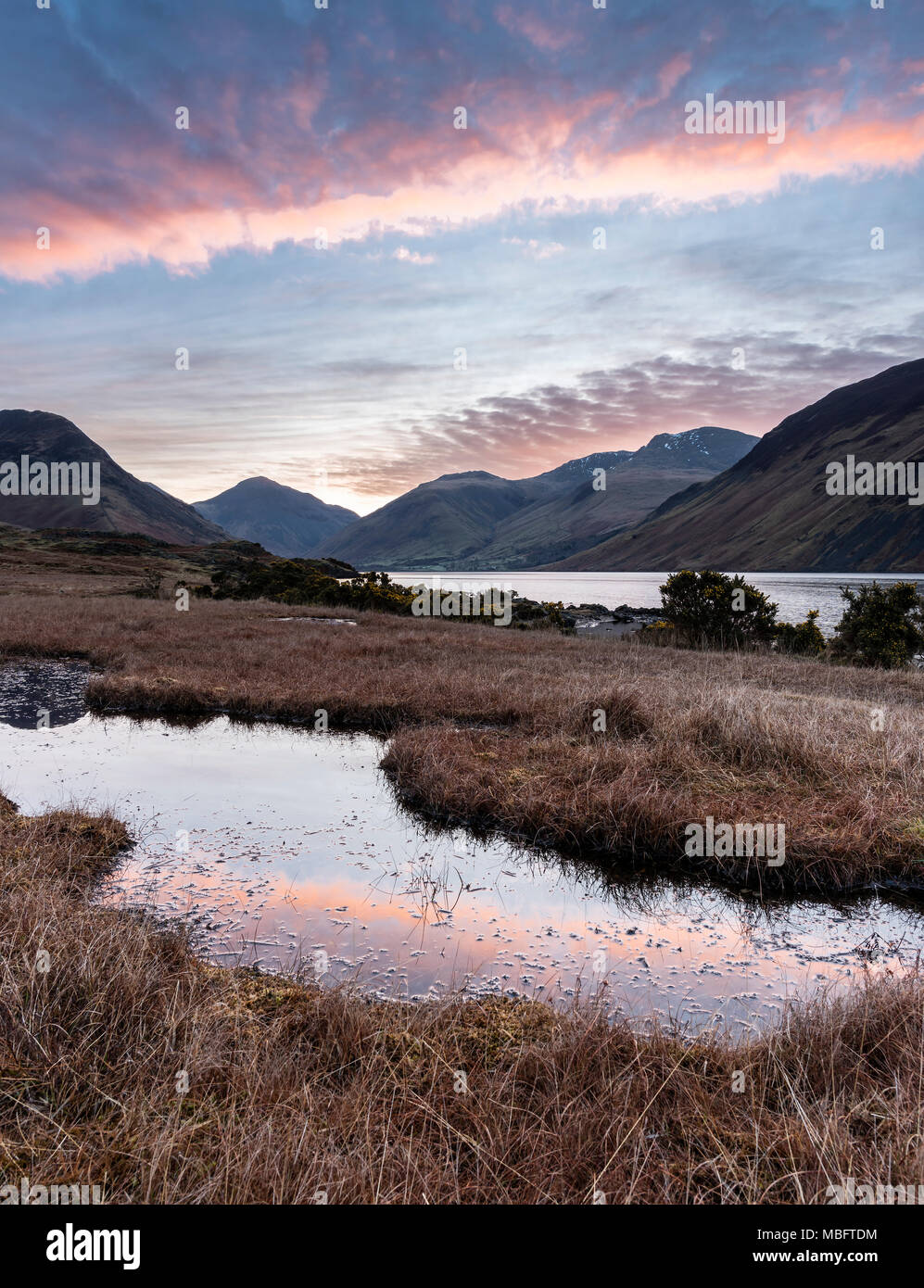 Water reflected sky colours hi-res stock photography and images - Alamy