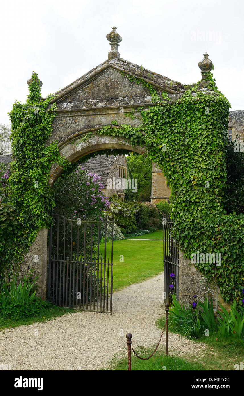 The main gate at Chastleton House Stock Photo