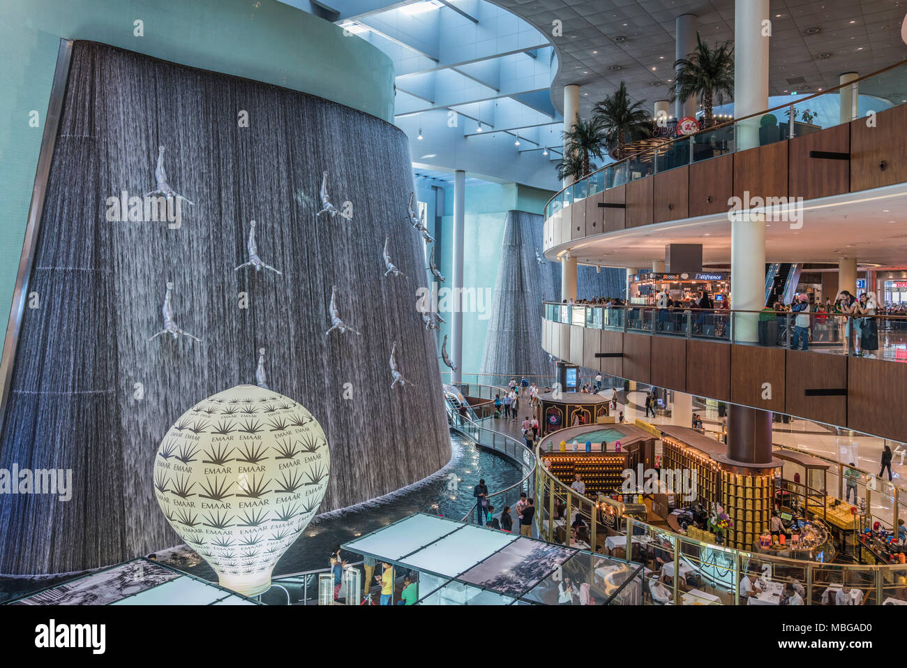 The waterfall and divers at the water wall at the Dubai Mall in