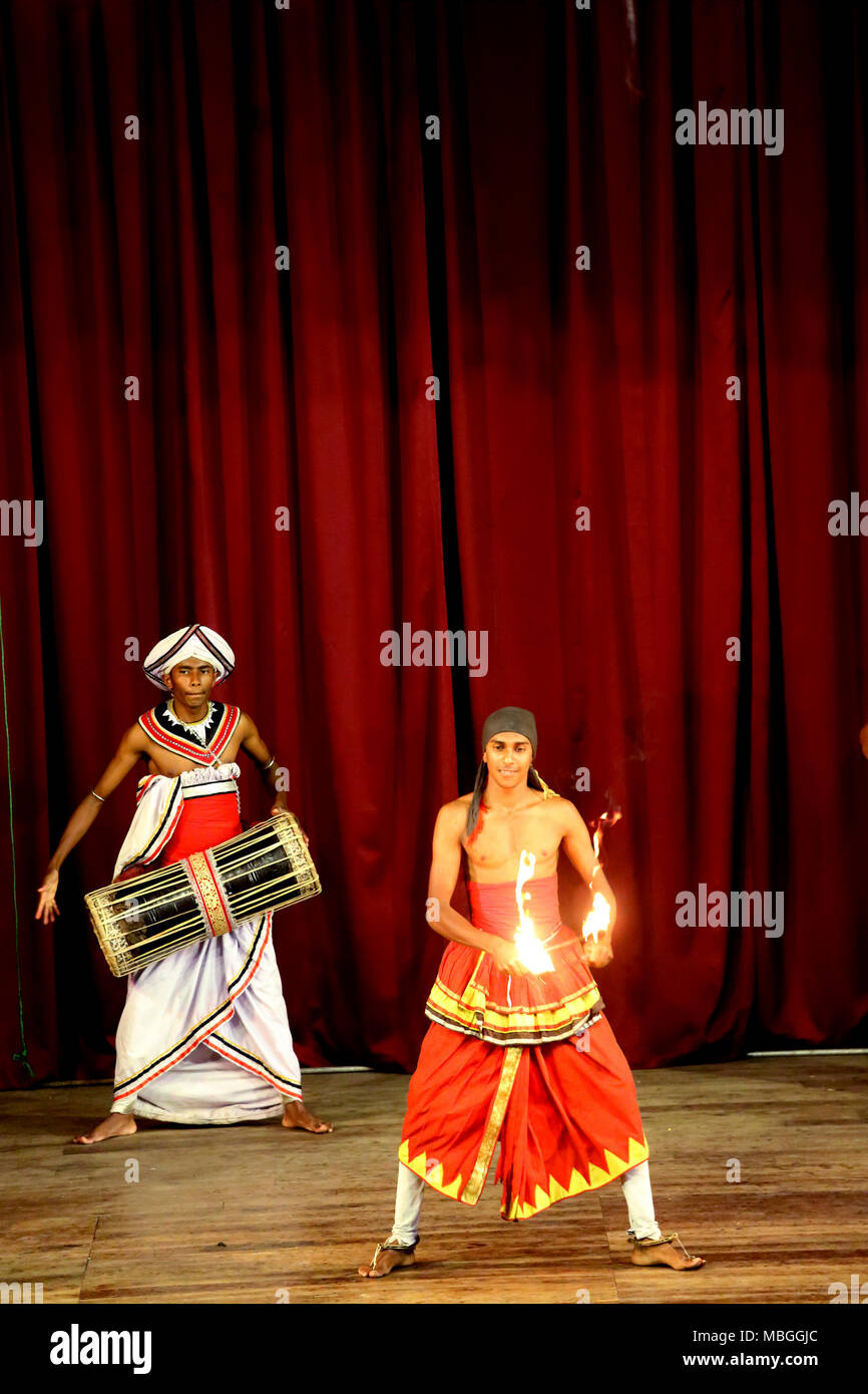 Sangaraja Mawatha Kandy Central Province Sri Lanka Kandyan Cultural Centre Kandyan Dancers Performing the Gini Sisila (Fire Dance) Stock Photo