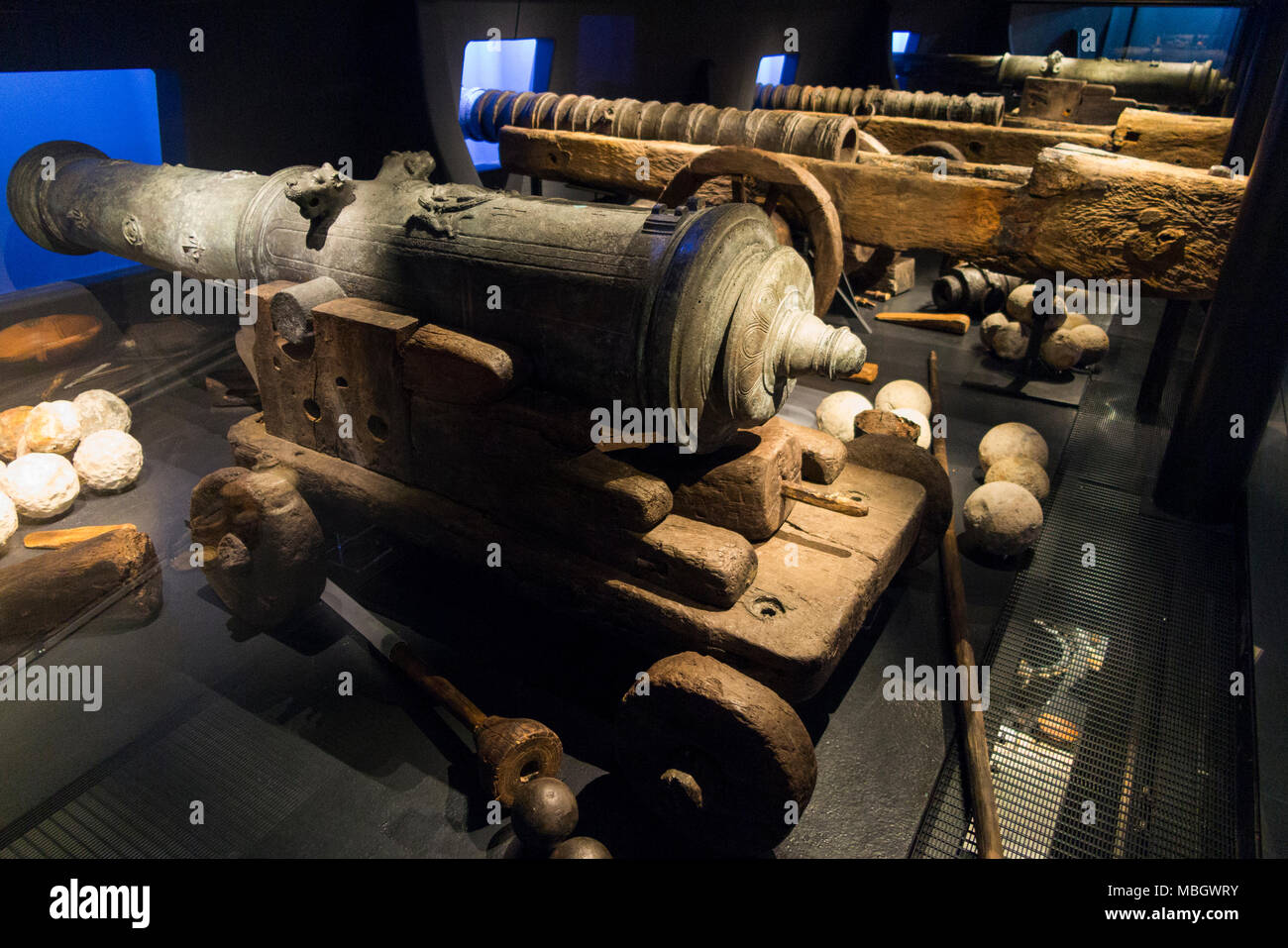 Tudor cannon s / ship's gun s found in the record of The Mary Rose; warship of the English Tudor navy of King Henry VIII The Mary Rose Museum. Historic dockyard, Portsmouth, UK Stock Photo