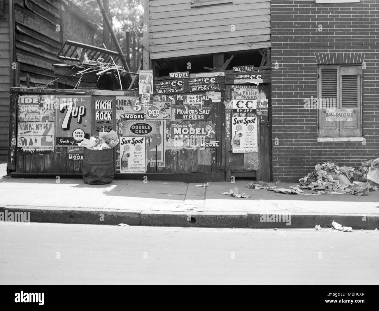 Grocery shop Black and White Stock Photos & Images Alamy