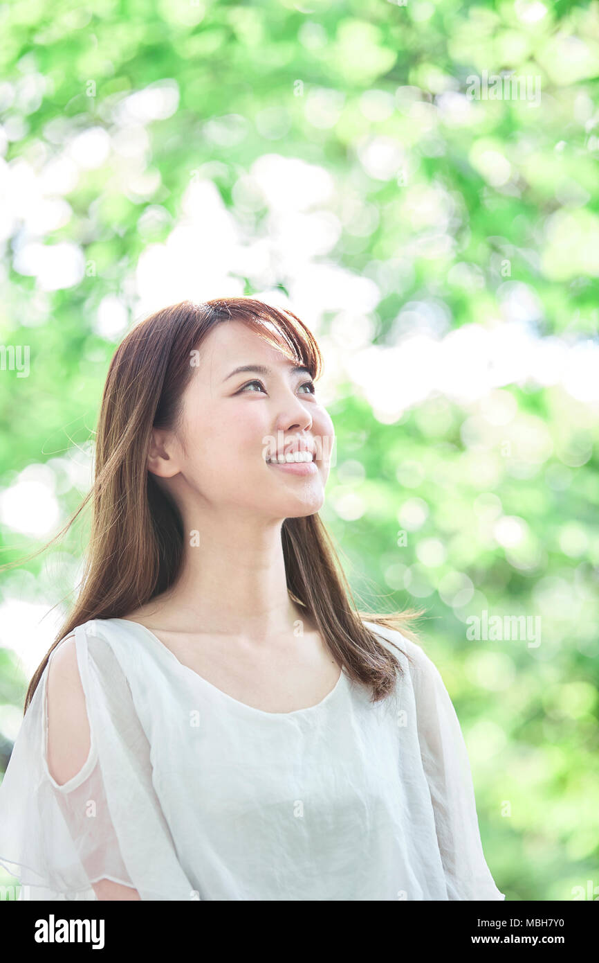 Pretty woman walking in city hi-res stock photography and images - Alamy
