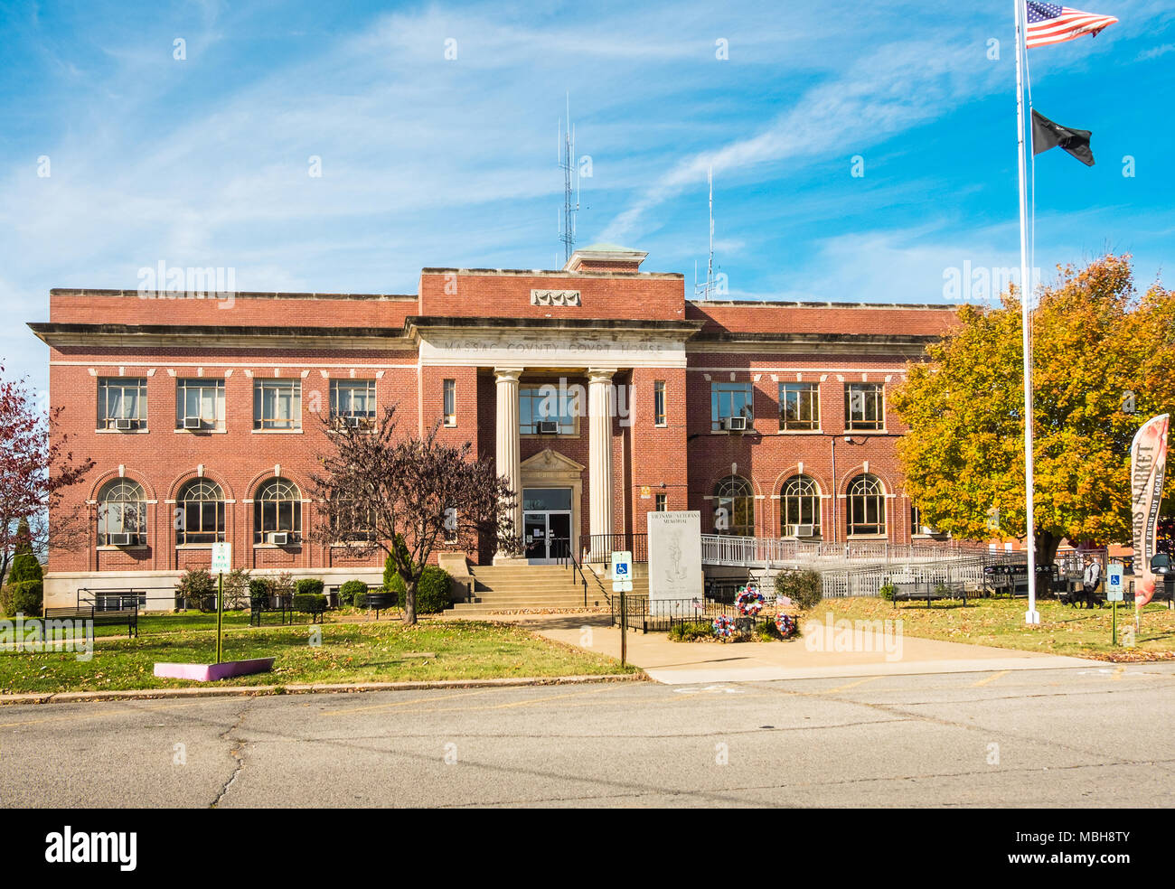 Metropolis, IL, USA - Nov, 2017: City Hall of Massac County in the downtown of Metropolis, Illinois, USA. Stock Photo