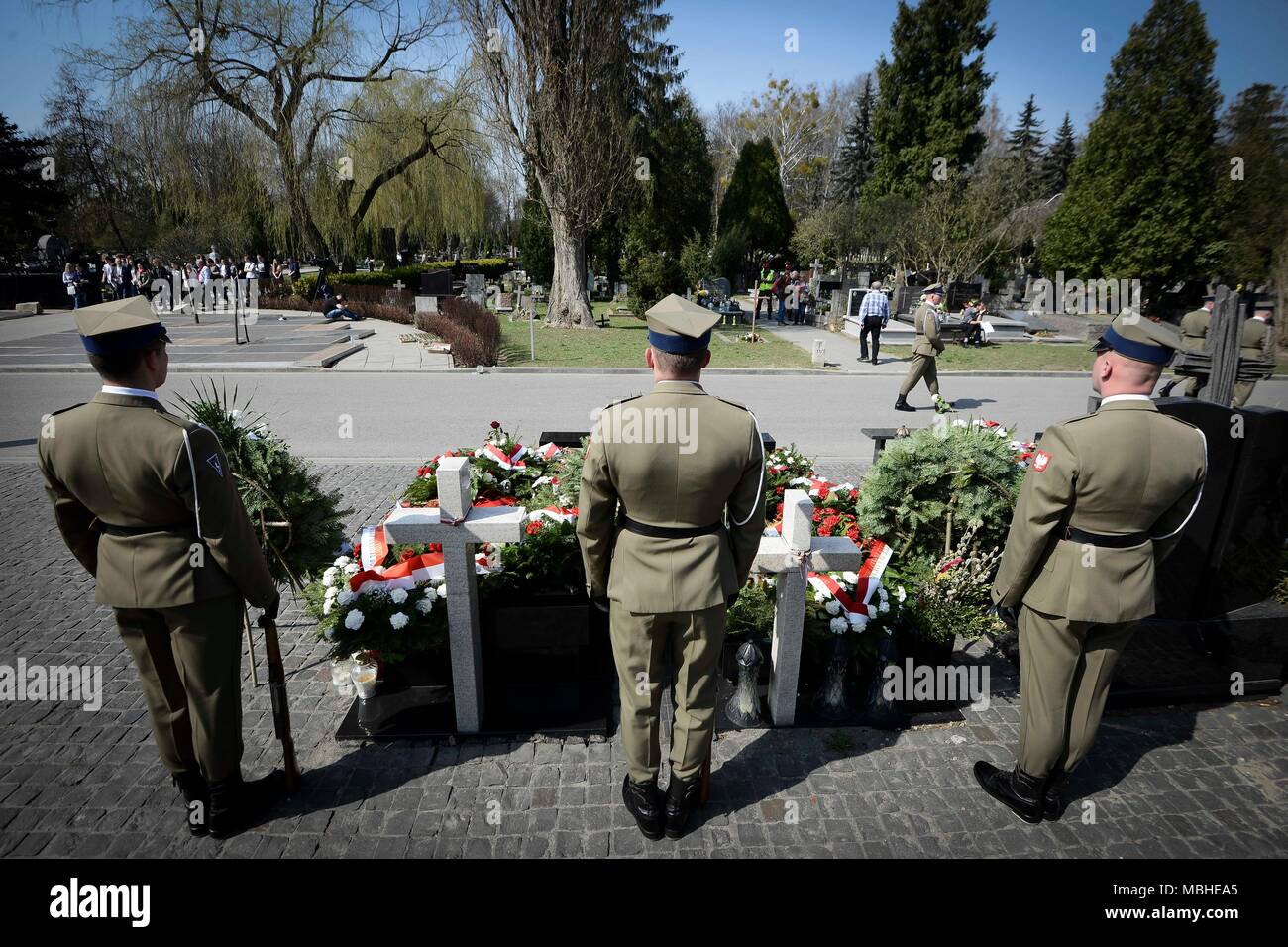 Warsaw, Poland. 10th Apr, 2018. Polish soldiers line up in the cemetery of the victims of the plane crash in Smolensk of Russia at the Powazki Military Cemetery in Warsaw, Poland, on April 10, 2018. Poland marked on Tuesday the eighth anniversary of the plane crash in Smolensk of Russia in which 96 Polish people, including the then-Polish President Lech Kaczynski, were killed. Credit: Jaap Arriens/Xinhua/Alamy Live News Stock Photo