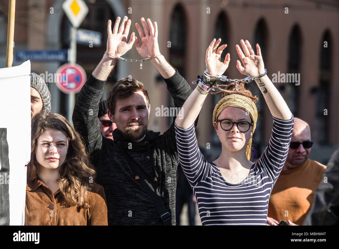 Munich, Bavaria, Germany. 11th Apr, 2018. Protesters schackled themselves in handcuffs in protest of the potential ''Generalverdacht'' (general suspicion) the PAG may put many under. The Green Party Youth (Gruene Jugend) of Munich, along with 120 members of the SPD, JuSos, Mut Bayern, and die Linke demonstrated against the forthcoming PAG, Police Assignment Laws that give police in Bavaria sweeping secret police-like powers that are alleged to be threats to Germany's model democracy. The CSU party claims the PAG is to protect democracy. Credit: ZUMA Press, Inc./Alamy Live News Stock Photo