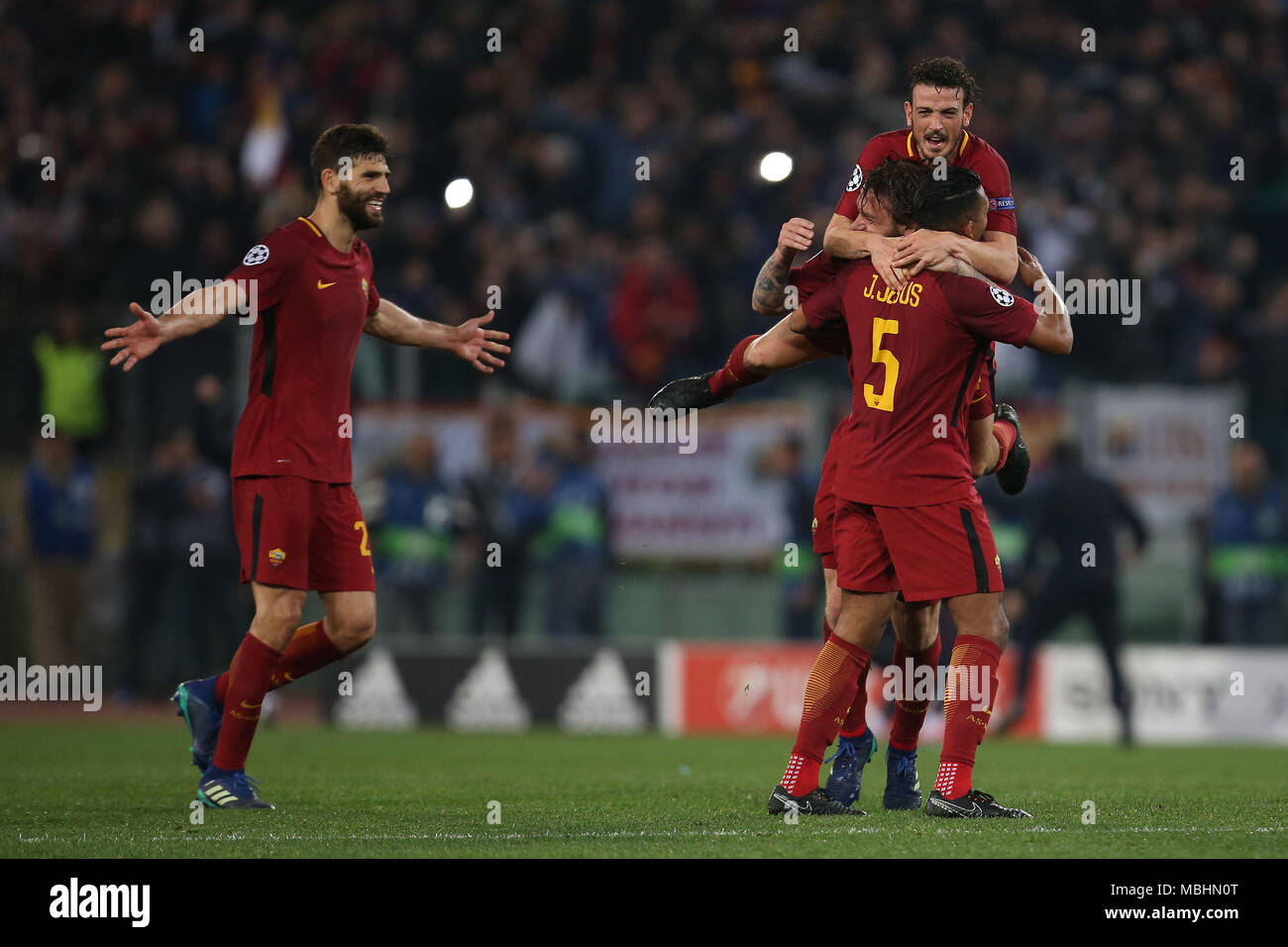 Rome, Italy. 16th Dec, 2018. AS Roma Team seen lining-ups during the Serie  A football match between AS Roma and Genoa CFC at Olimpico Stadium. (Final  score Roma 3 - 2 Genoa)