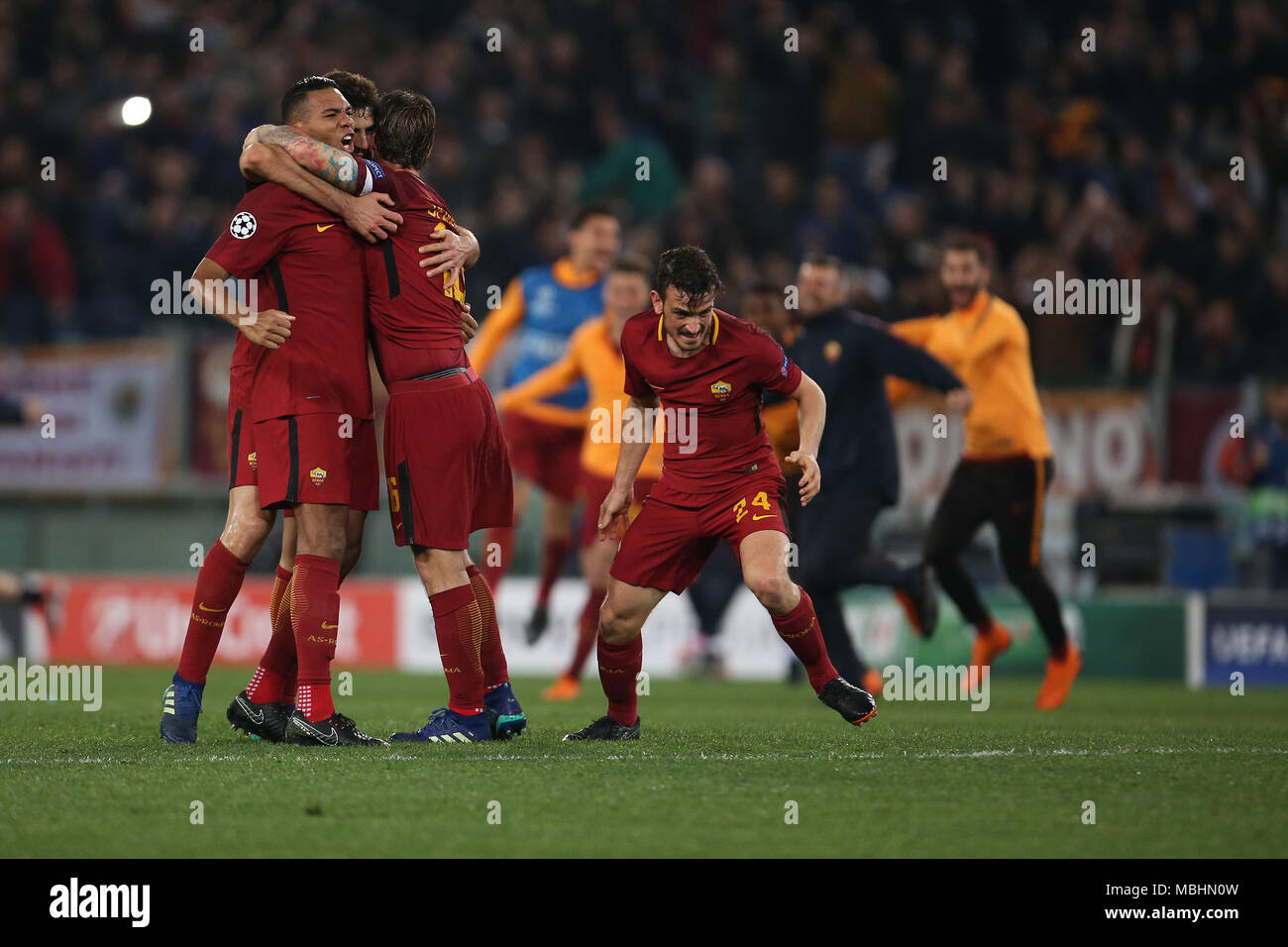 Rome, Italy. 16th Dec, 2018. AS Roma Team seen lining-ups during the Serie  A football match between AS Roma and Genoa CFC at Olimpico Stadium. (Final  score Roma 3 - 2 Genoa)