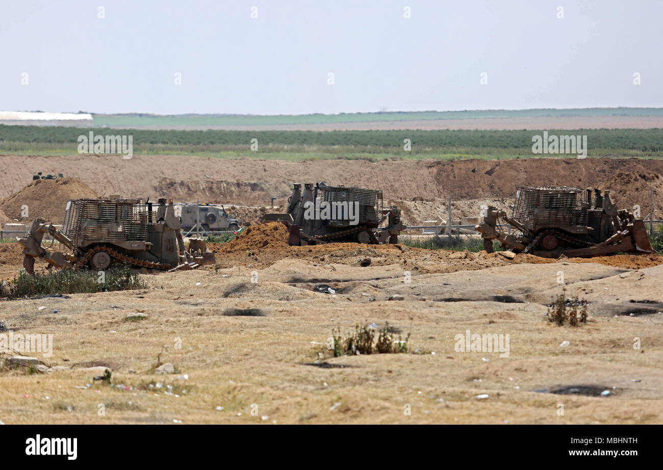 Gaza, Gaza Strip, Palestinian Territory. 11th Apr, 2018. Israeli ...