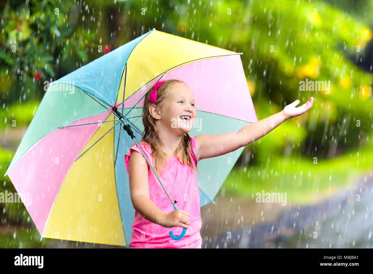 Kids playing in rain hi-res stock photography and images - Alamy