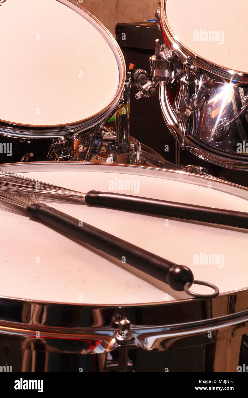 Drumset and brushes ready for the drummer Stock Photo Alamy