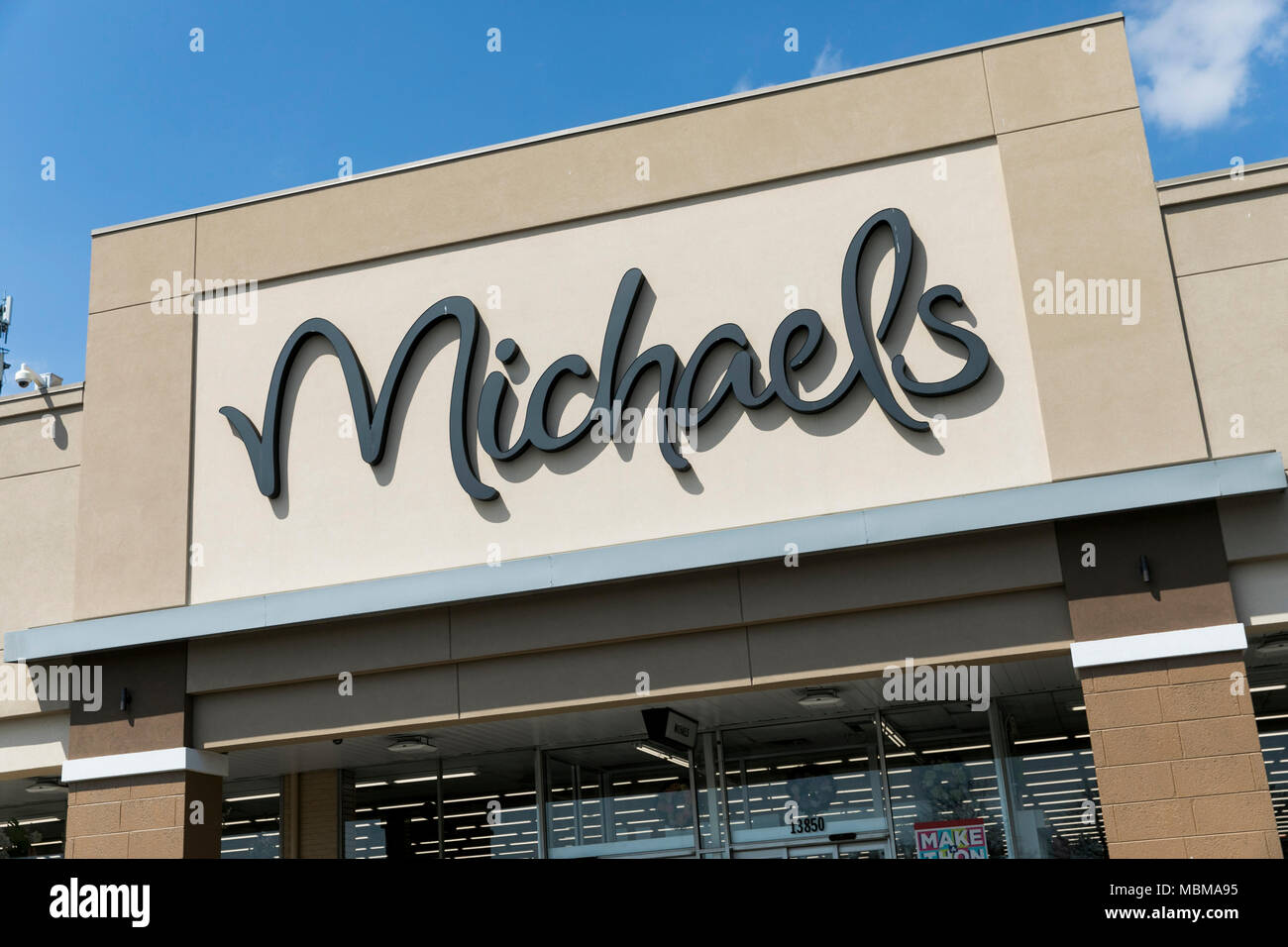 Michaels arts and crafts store hi-res stock photography and images