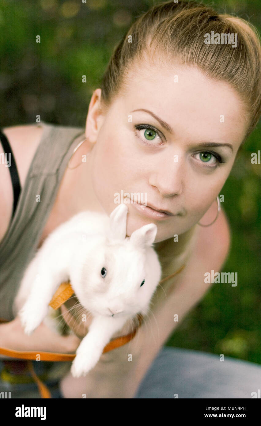 Rabbit in the park hi-res stock photography and images - Alamy