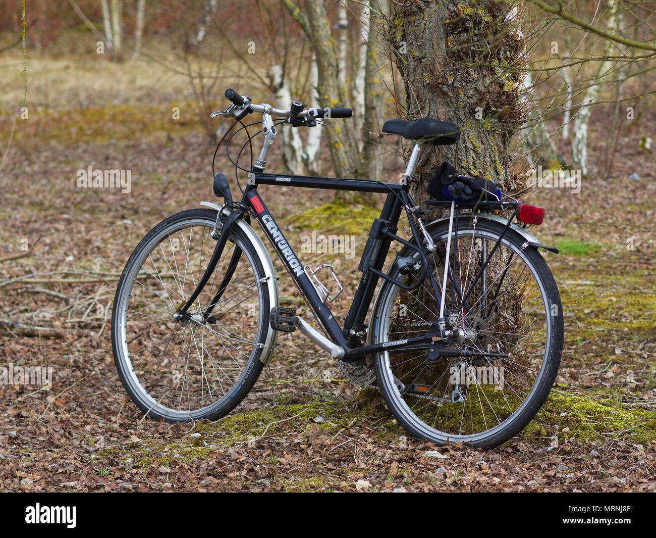 Parked black bicycle hi-res stock photography and images - Alamy