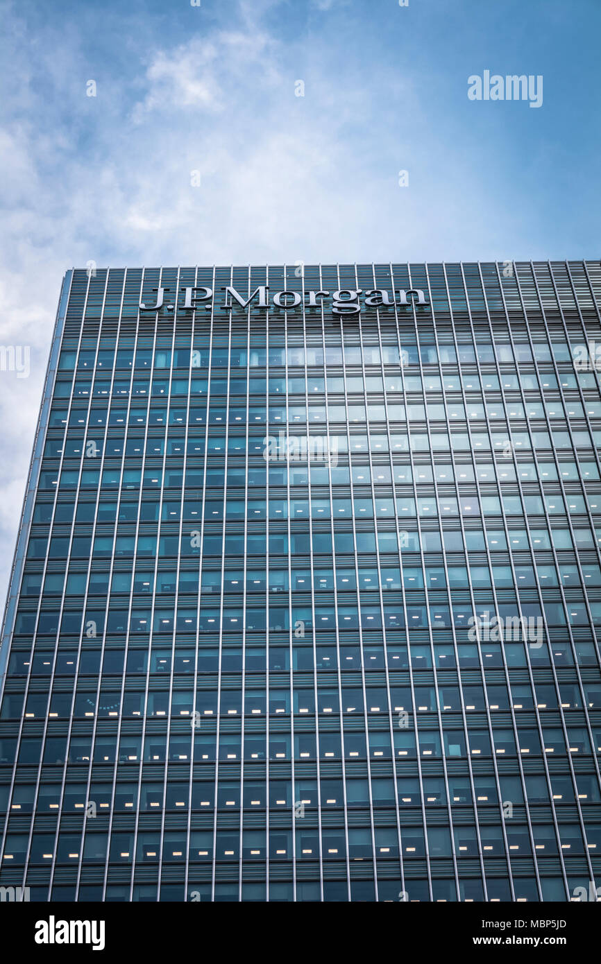 JP Morgan building on Bank Street, Canary Wharf, London, UK Stock Photo