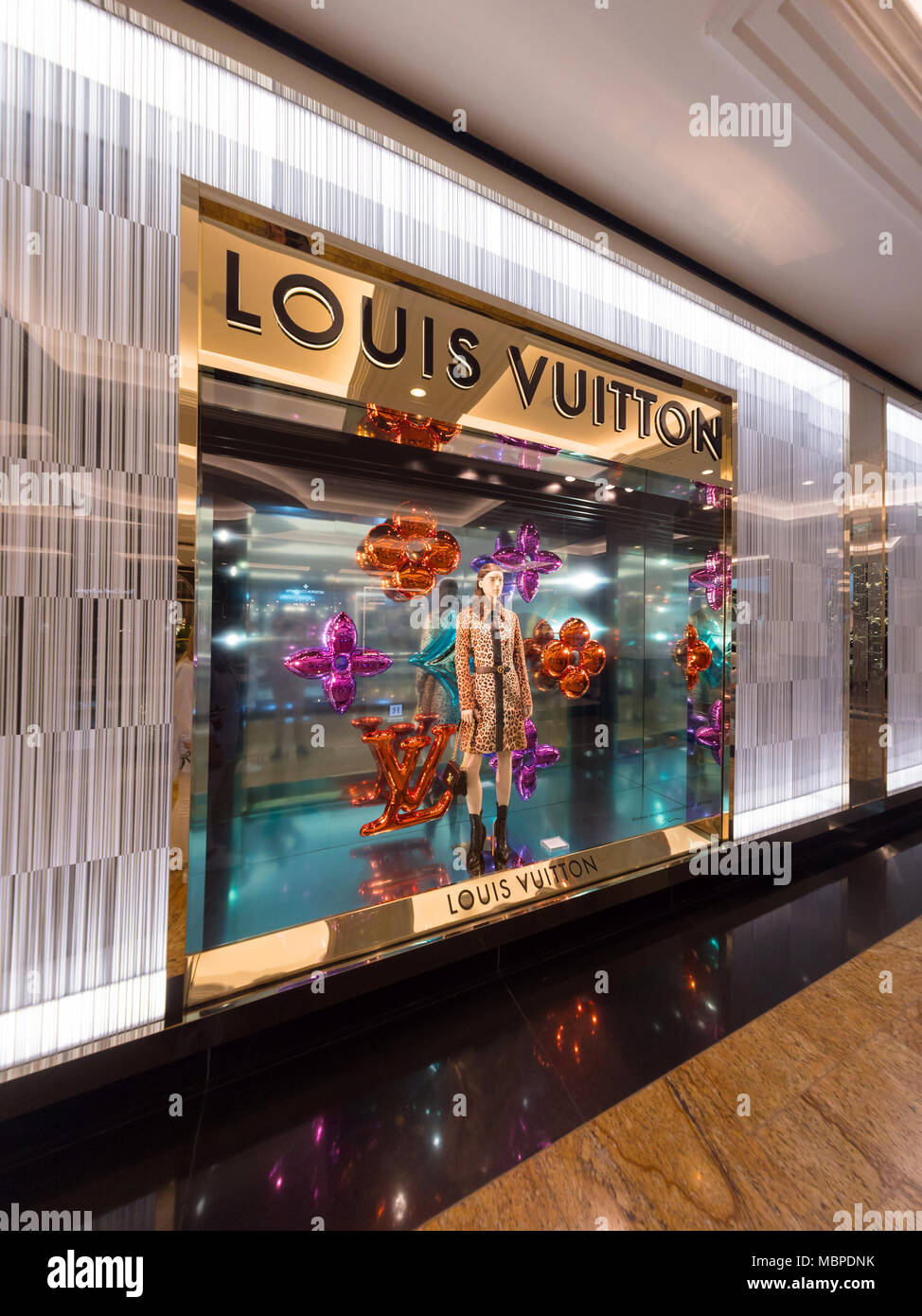 DUBAI,UAE - DECEMBER, 2017: The Luis Vuitton Shop in Dubai Mall Stock Photo  - Alamy