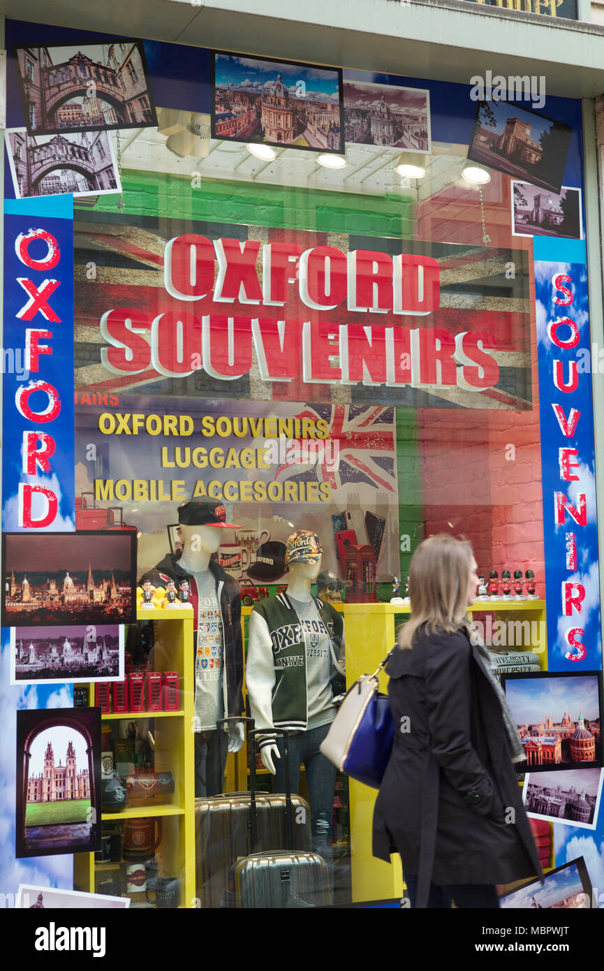 Oxford souvenirs: a colourful shop in Oxford's city centre Stock Photo