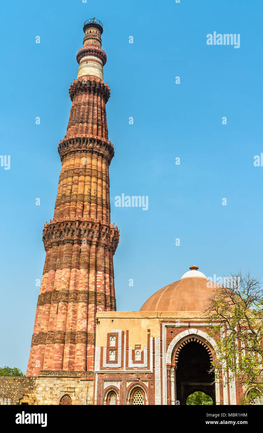 Alai Darwaza and Qutub Minar at the Qutb Complex in Delhi, India Stock Photo