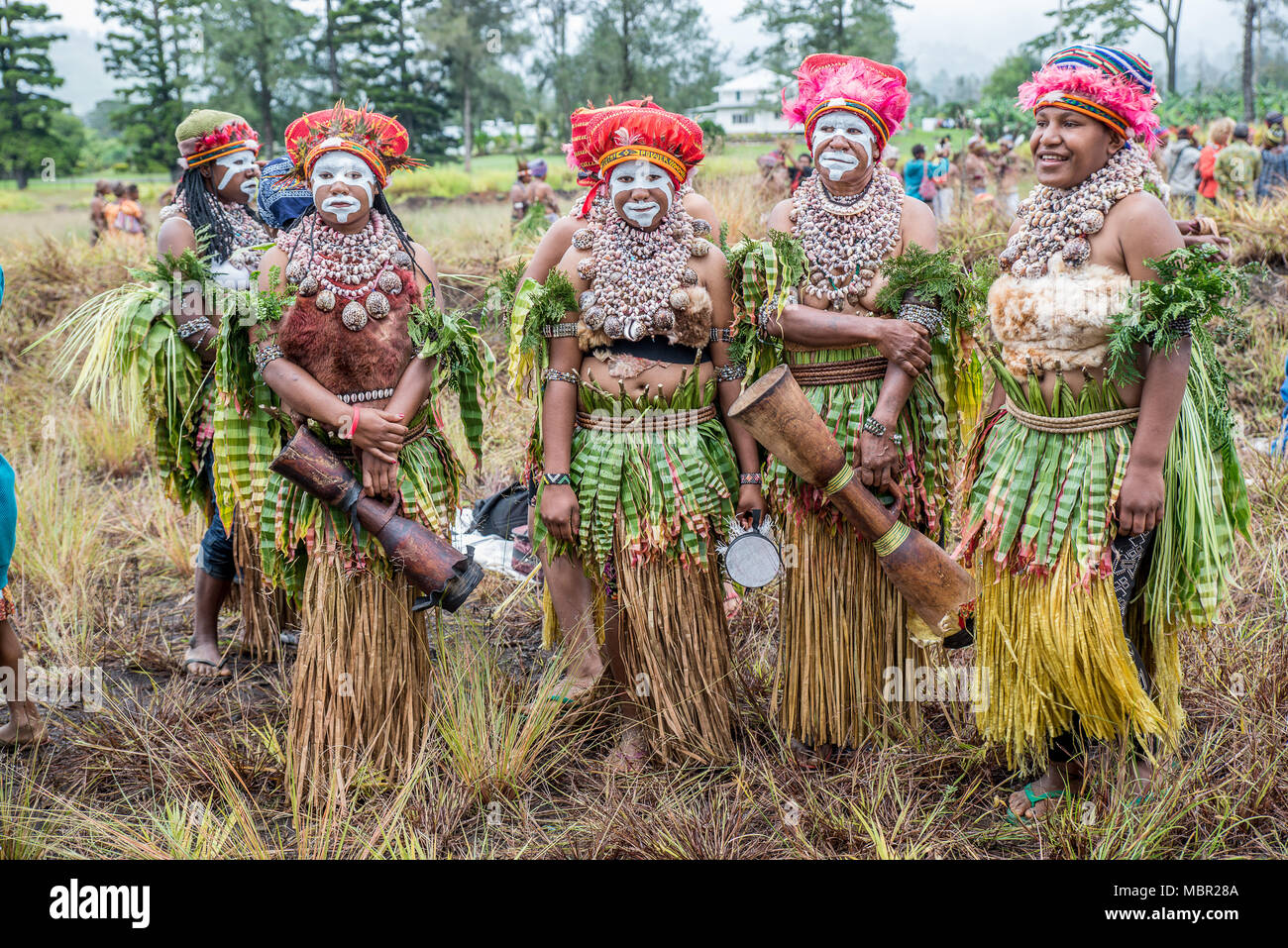 A group of women in traditional costume, Mount Hagen Cultural Show, Papua New Guinea Stock Photo