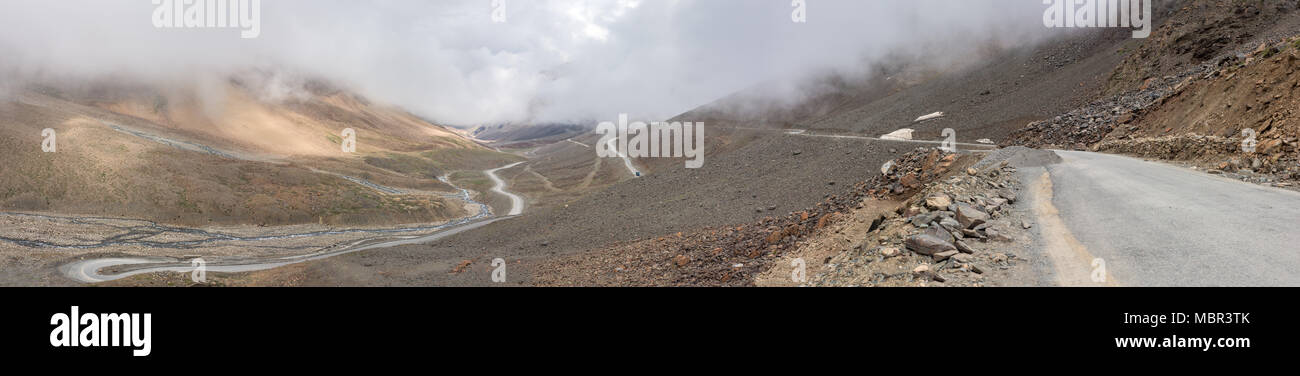 Baralacha Pass on the Manali - Leh road in Ladakh, Jammu and Kashmir, India Stock Photo