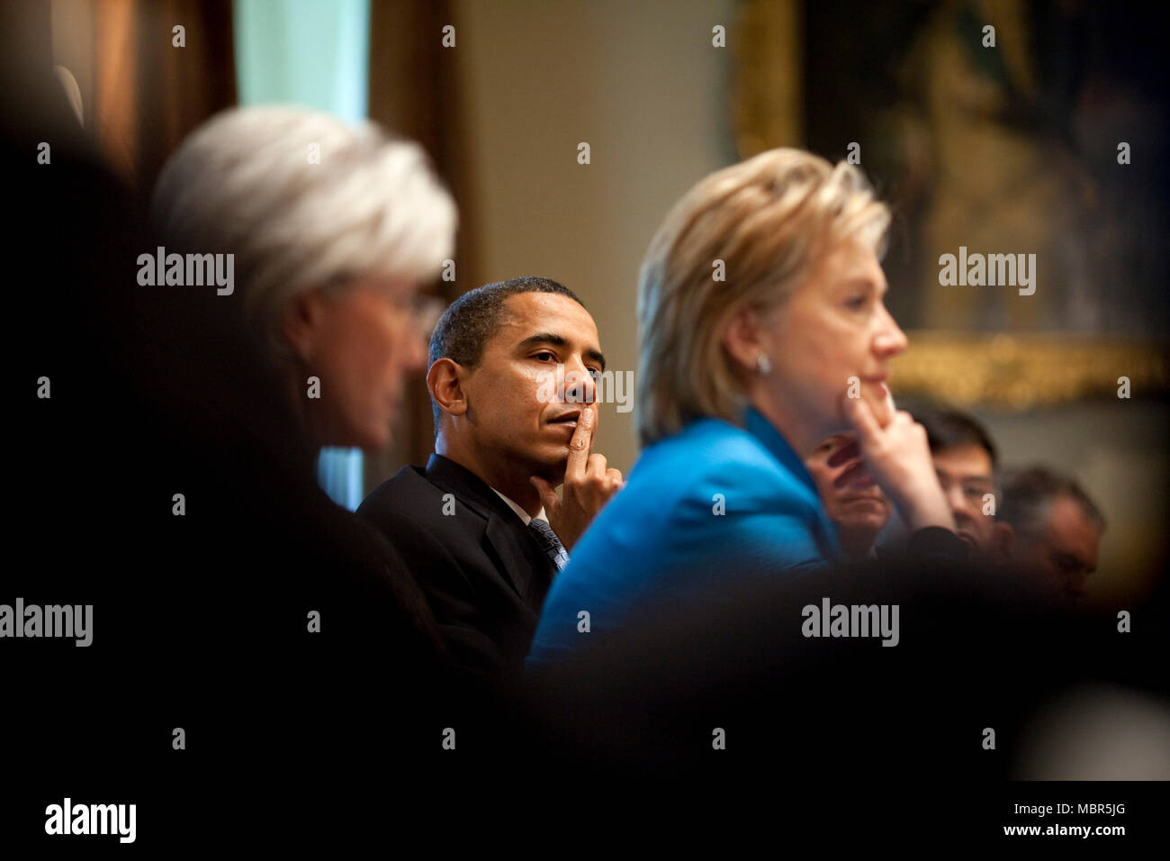 President Barack Obama holds a Homeland Security Council meeting to discuss H1N1 flu in the Cabinet Room May 1, 2009, including Secretary of Health and Human Services, Kathleen Sebelius, and Secretary of State Hillary Clinton. Official White House Photo by Pete Souza . Stock Photo