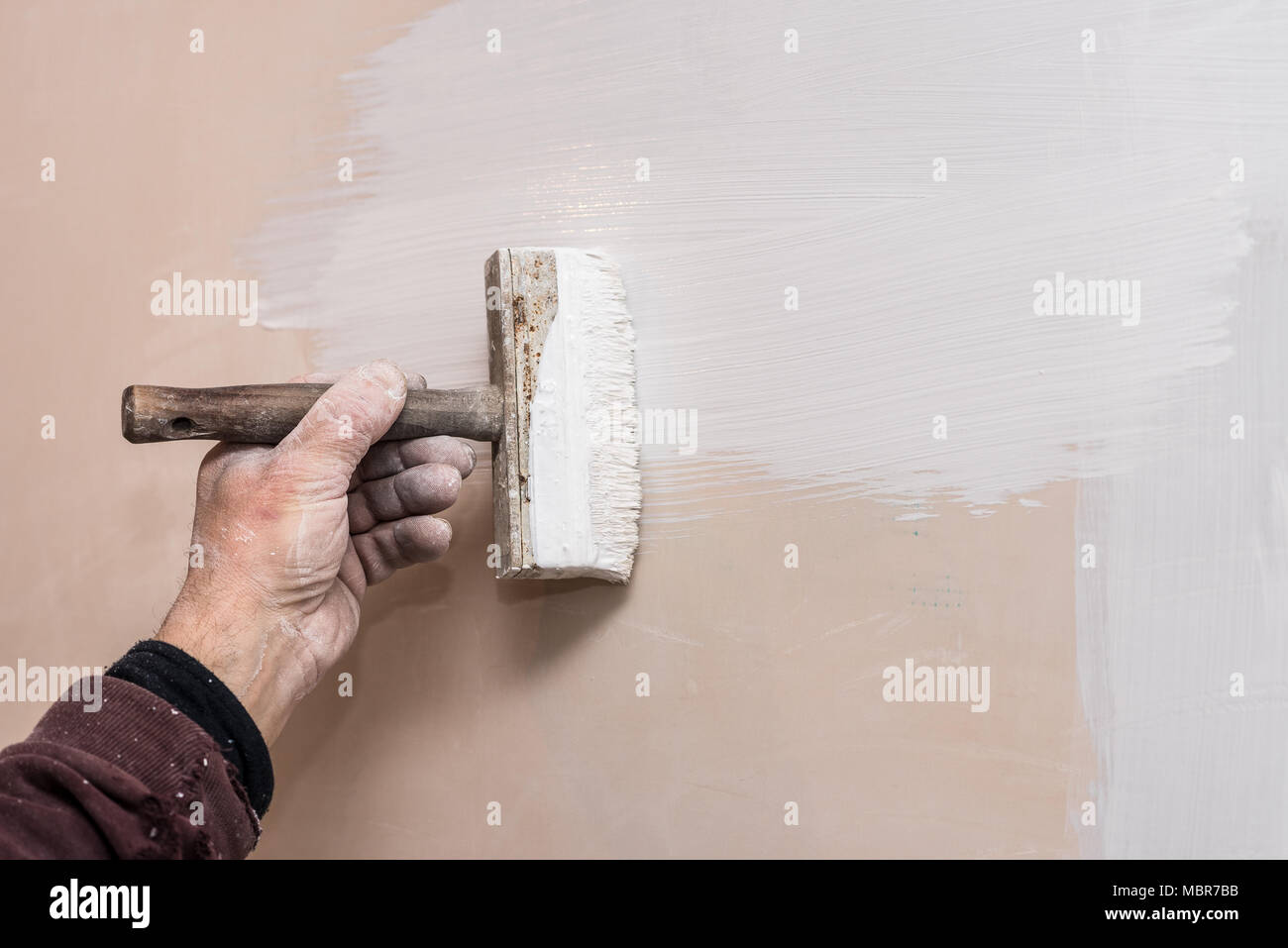 Decorator Prime A Putty Wall Before Applying A Decorative Layer Of