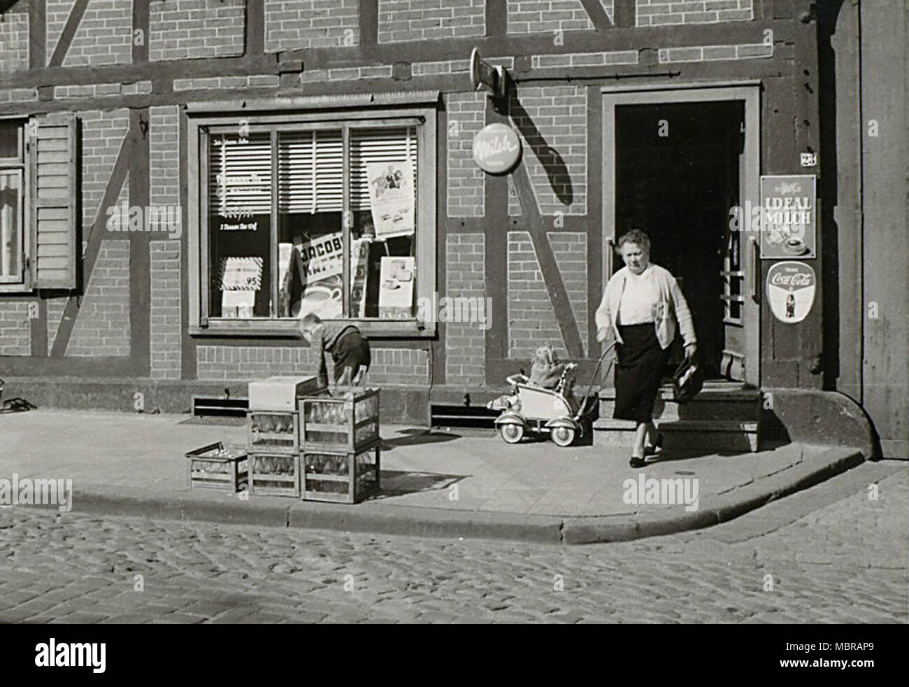 Germany shopping 1950s hi-res stock photography and images - Alamy