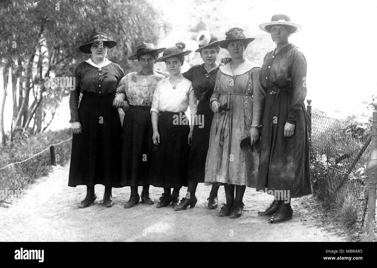 Fashion, hat fashion, women posing with hats and summer dresses, 1910s, Germany Stock Photo Alamy