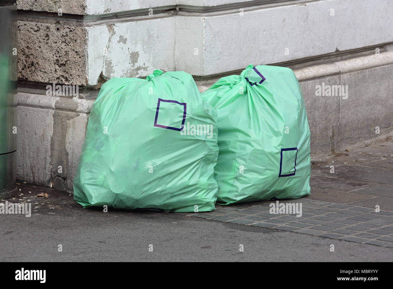 Glad trash bags hi-res stock photography and images - Alamy