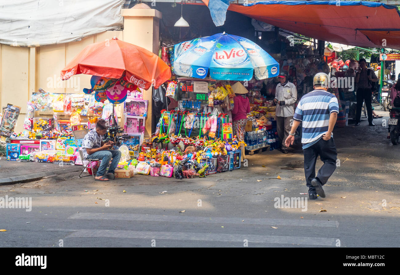 Stalls Selling Toys At The Entrance To Benh Vien Nhi Dong 2 Children S Hospital 2 In Ho Chi Minh City Vietnam Stock Photo Alamy Stalls Selling Toys At The Entrance To Benh Vien Nhi Dong 2 Children S Hospital 2 In Ho Chi Minh City Vietnam Stock Photo Alamy