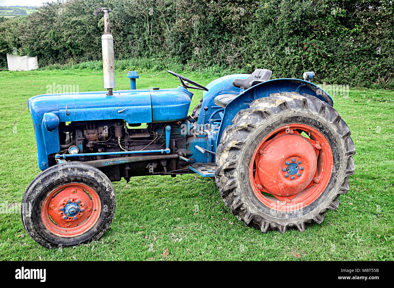 Fordson dexta tractor hi-res stock photography and images - Alamy