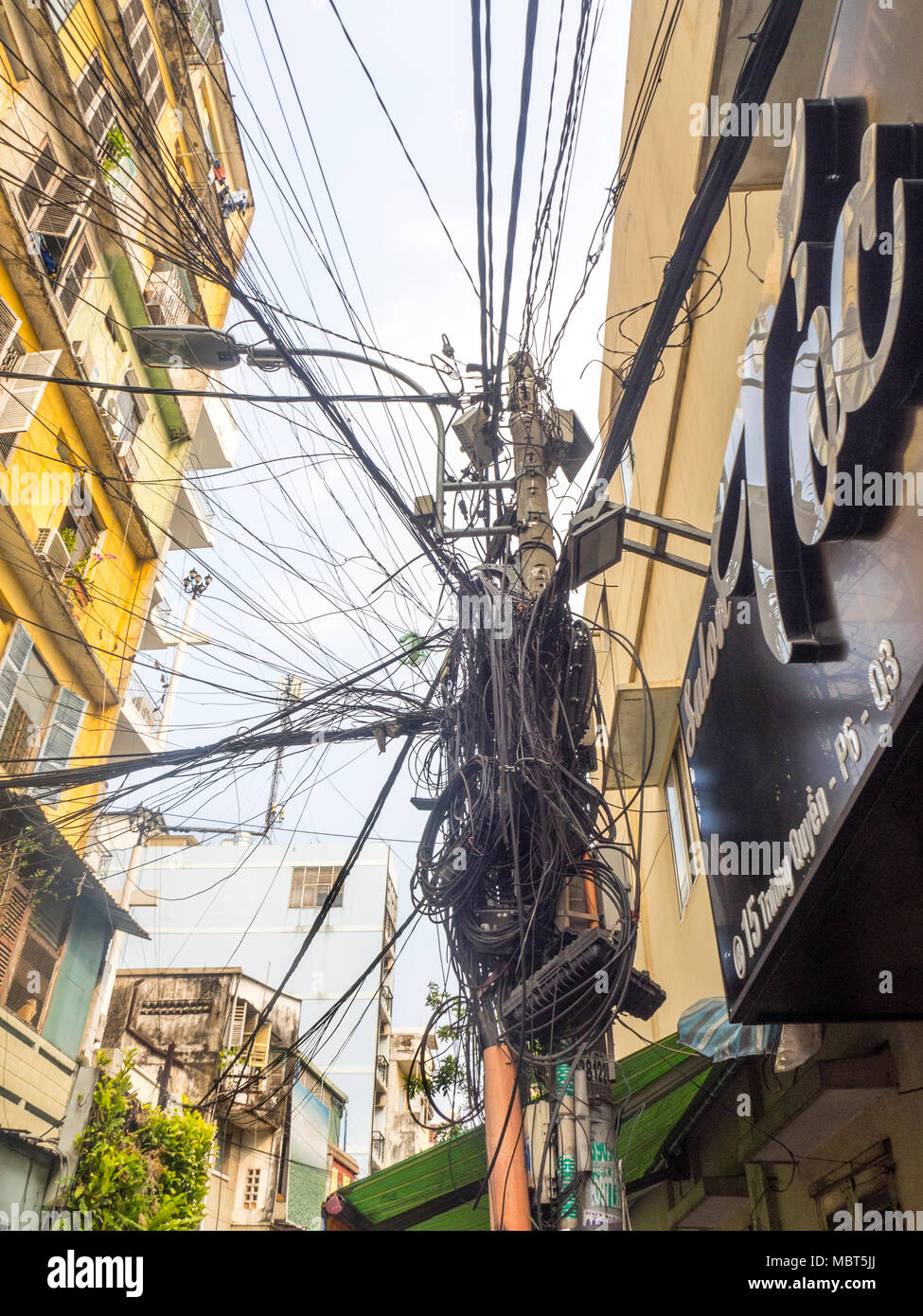 Tangled Electrical Wires High Resolution Stock Photography and Images