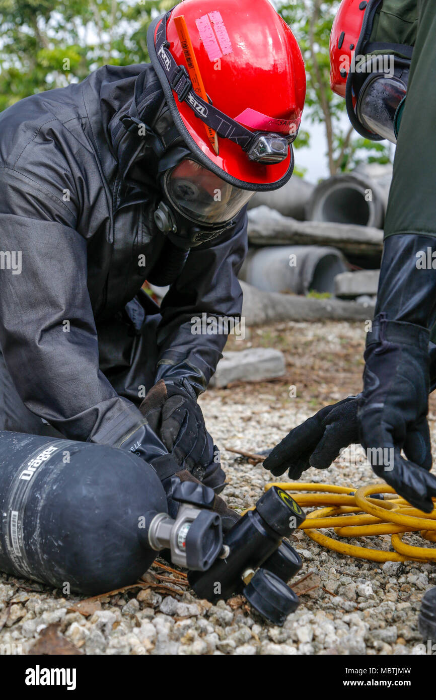 U. S. Army Reserve Soldiers assigned to 424th engineer Company prepares a compressed air tank in a Joint Training Exercise on the Miami-Dade Fire Rescue Urban Search and Rescue Training Site in Miami, Fla. Jan. 10, 2018. This JTE focused on building response capabilities and seamless transition between the local first responders and the follow-on support provided by the National Guard and Active duty soldiers. (U. S. Army Photo by Spc. Andrea Salgado Rivera) Stock Photo
