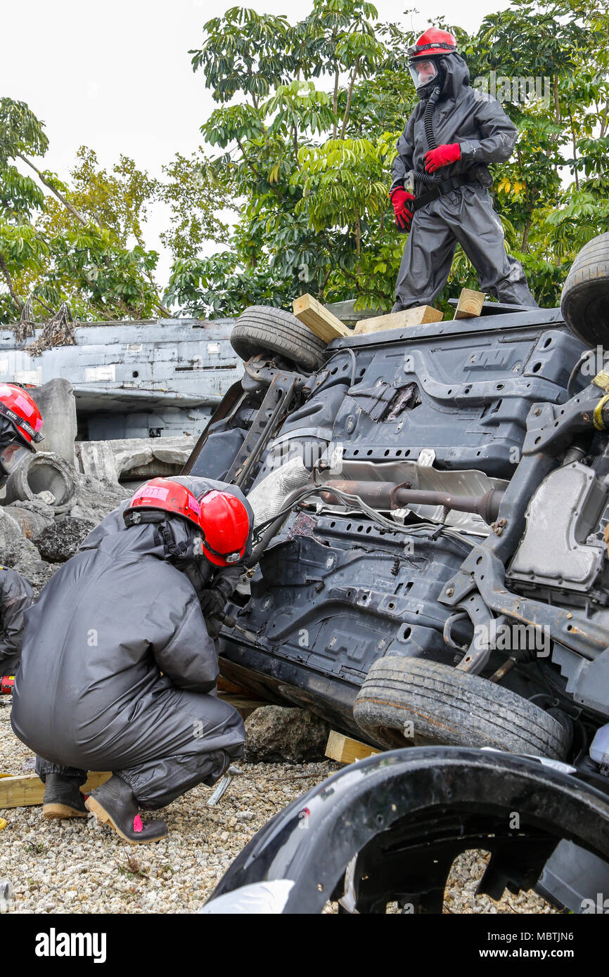 U. S. Army Reserve Soldiers assigned to 424th engineer Company works in a Joint Training Exercise on the Miami-Dade Fire Rescue Urban Search and Rescue Training Site in Miami, Fla. Jan. 10, 2018. This JTE focused on building response capabilities and seamless transition between the local first responders and the follow-on support provided by the National Guard and Active duty soldiers. (U. S. Army Photo by Spc. Andrea Salgado Rivera) Stock Photo