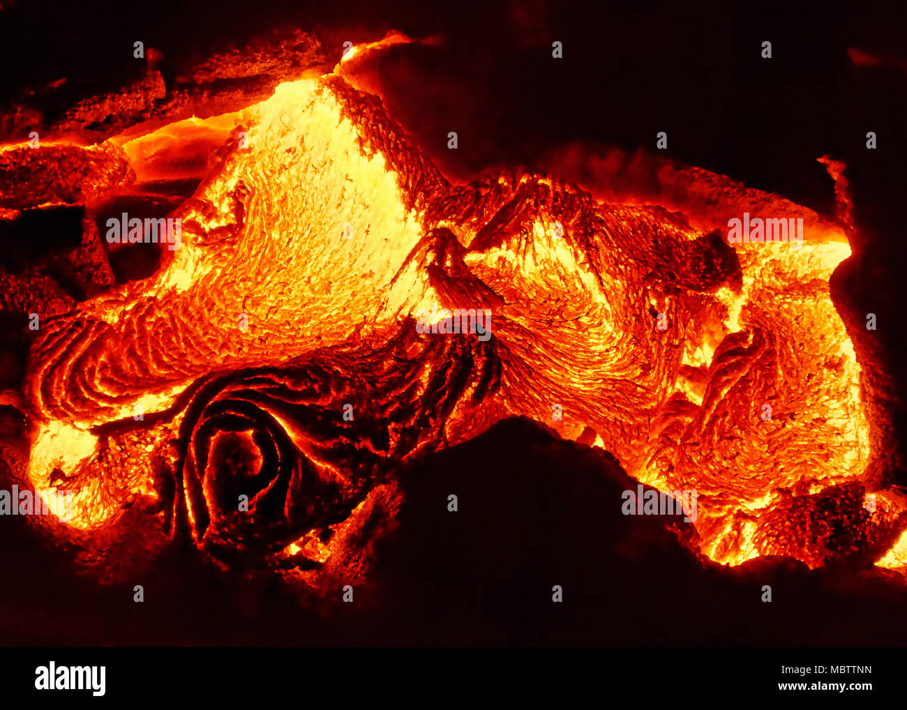 Scenic view of a part of a lava flow in the dark, the hot lava shows up in yellow and red shades - Location: Hawaii, Big Island, volcano 'Kilauea' Stock Photo