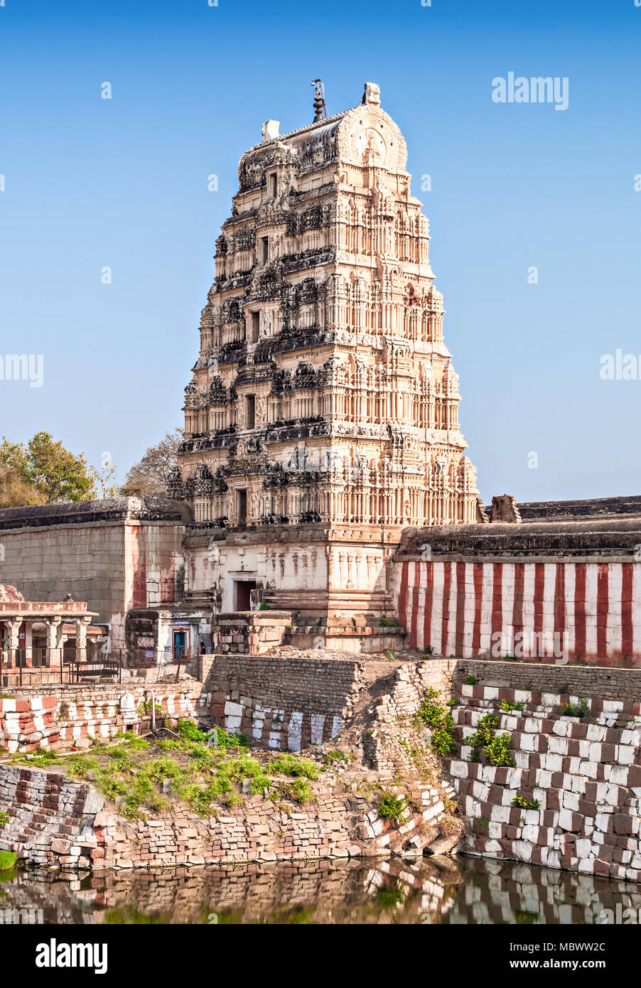 Virupaksha Hindu Temple And Ruins, Hampi, India Stock Photo - Alamy