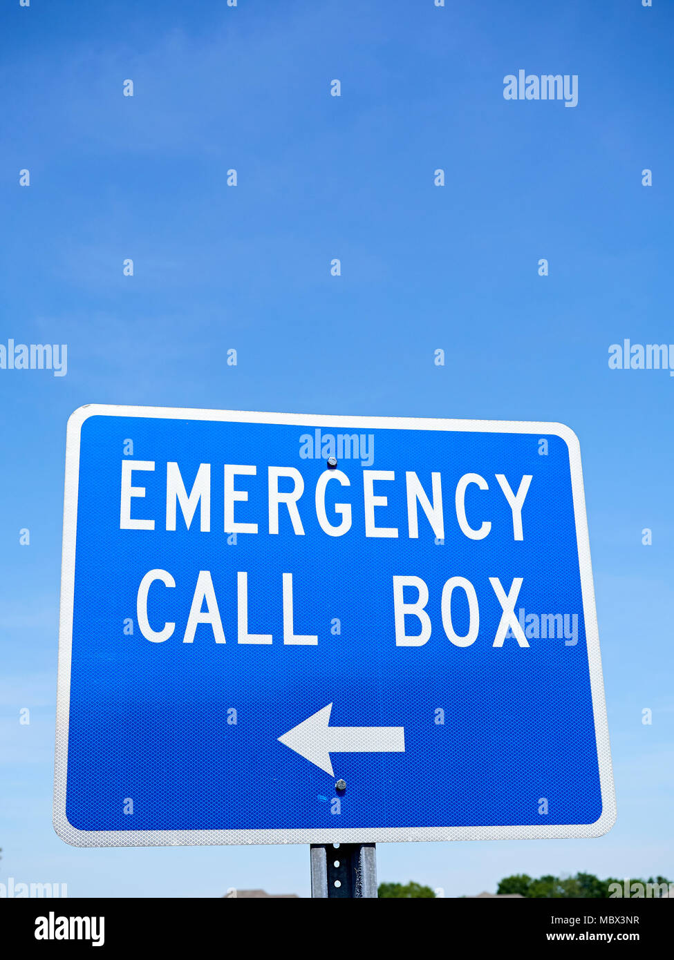 Emergency call box sign pointing in the direction of a communication box that notifies a 911 operator of trouble or an emergency in Alabama USA. Stock Photo
