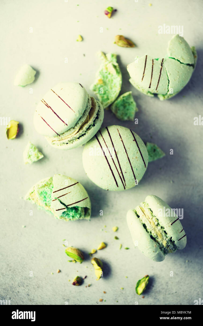 Green mint french macaroons with pistachios. Pastel colors macarons, copy space. Holidays and celebrations concept. Sweet gift for woman, girl Stock Photo