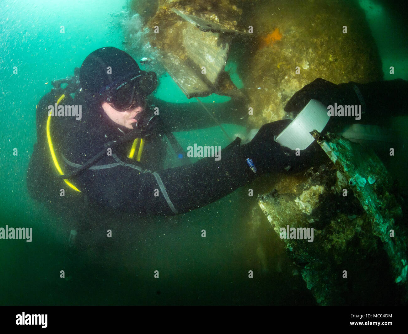 Explosive cutting tape hires stock photography and images Alamy