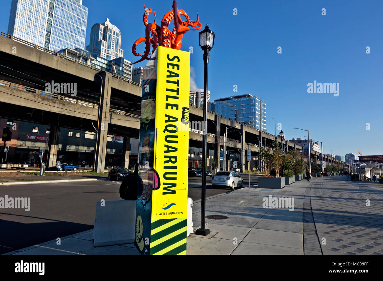 WA15163-00...WASHINGTON - Seattle Aquarium sign on Alaska Way next to the Waterfront Park with the Viaduct, removed 2019. (2017) Stock Photo
