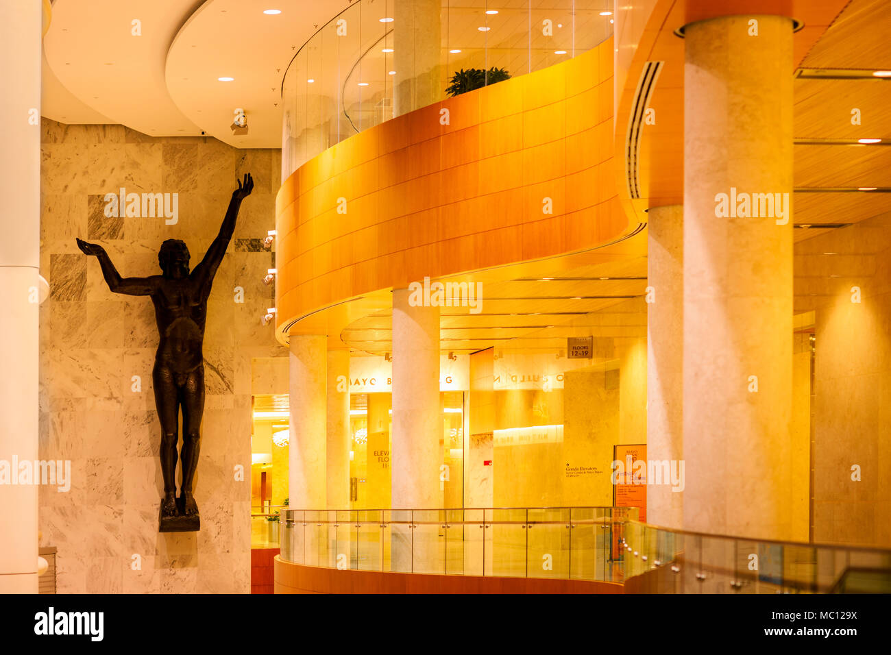 Partial view of the Landow Atrium and hallway in the Gonda Building of the world renown Mayo Clinic, Rochester, MN Stock Photo