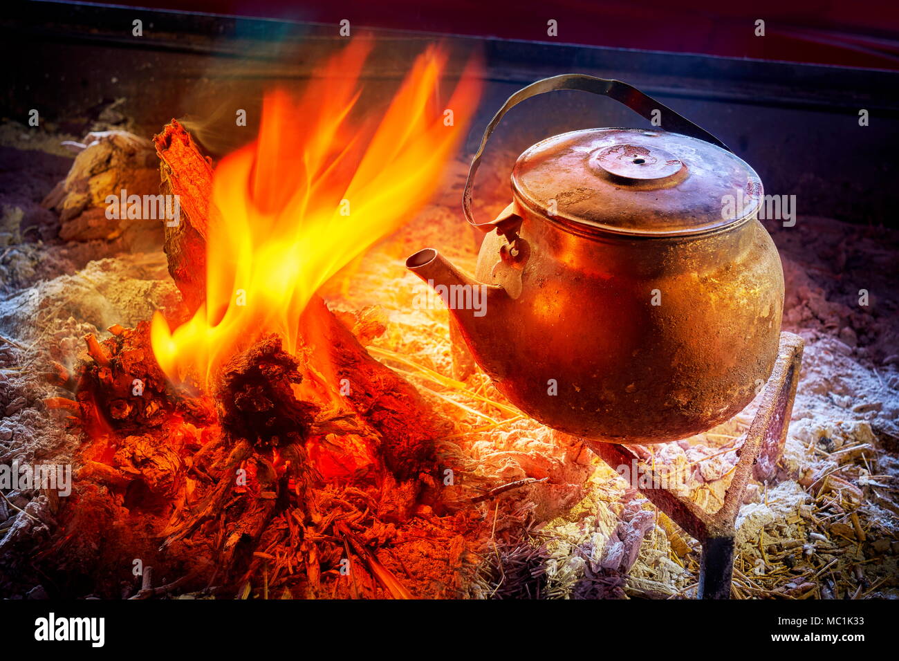 Teapot on the fire, Bedouin Tea, Wadi Rum, Jordan Stock Photo