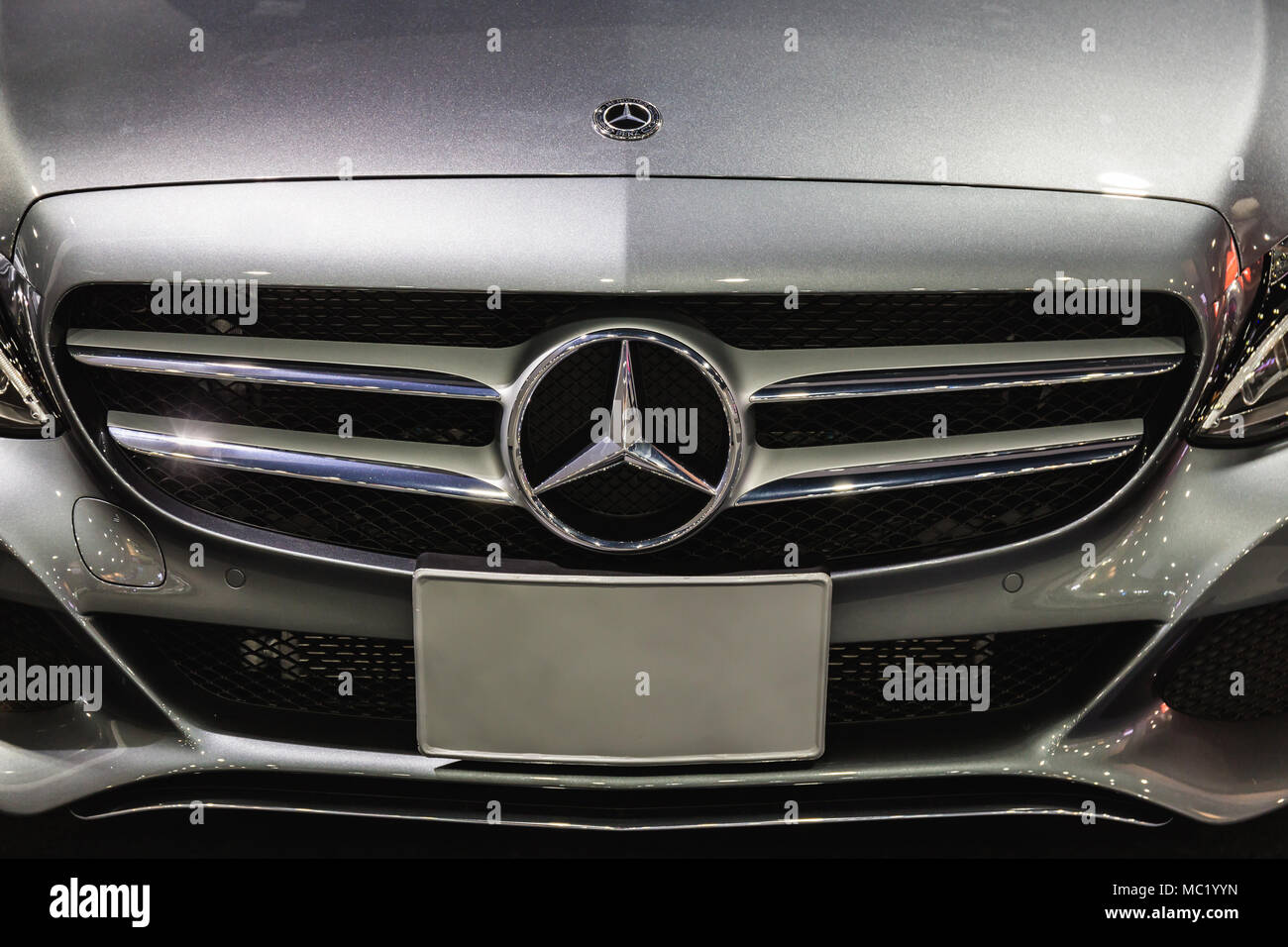 GALATI, ROUMANIE, septembre 2017 : logo Mercedes Benz close up sur une  voiture grill. Mercedes-Benz est un constructeur automobile allemand Photo  Stock - Alamy