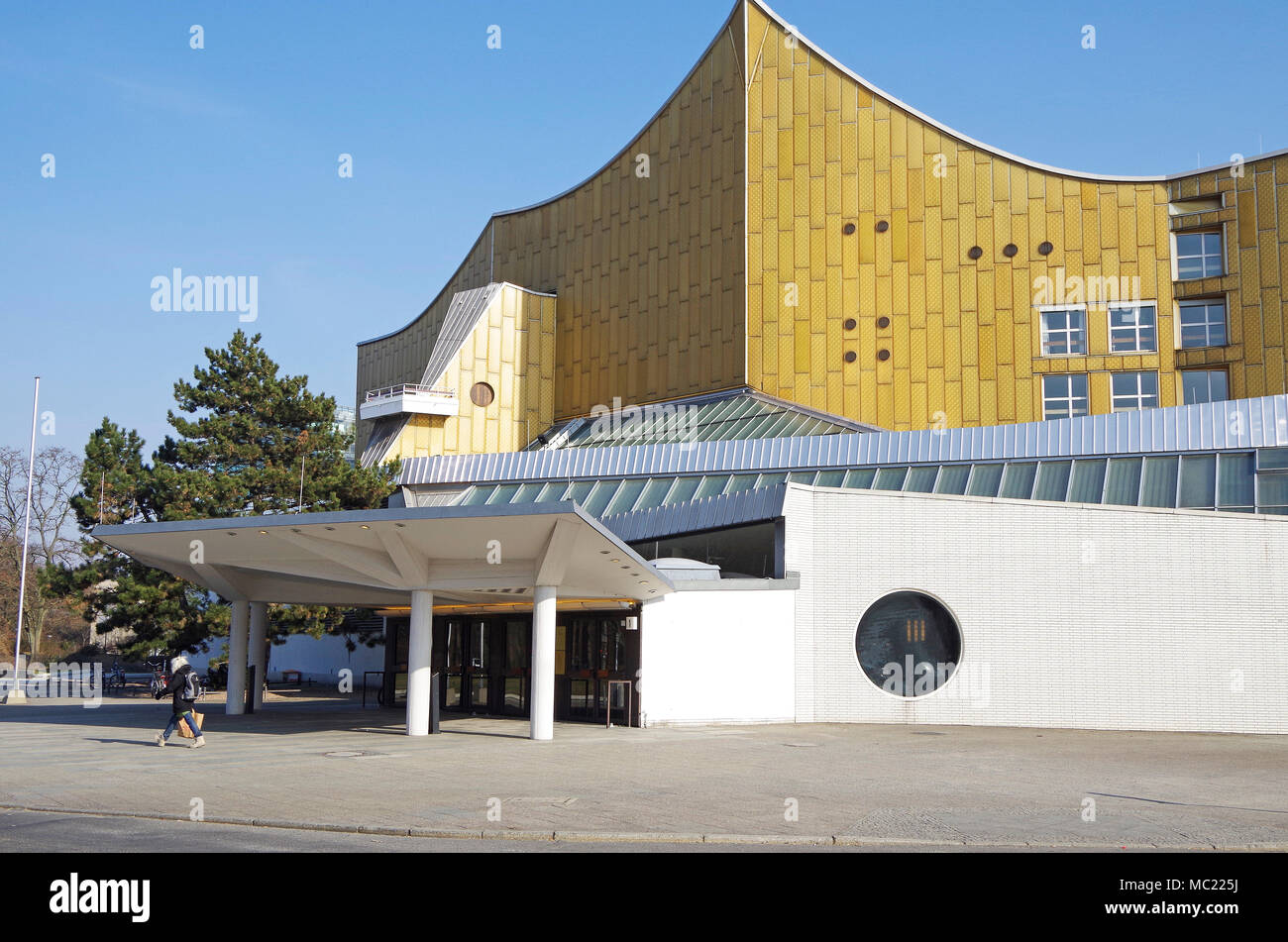 The Berliner Philharmonie concert hall, home to the Berlin Philharmonic Orchestra, architect Hans Scharoun, Main entrance & main concert hall Stock Photo