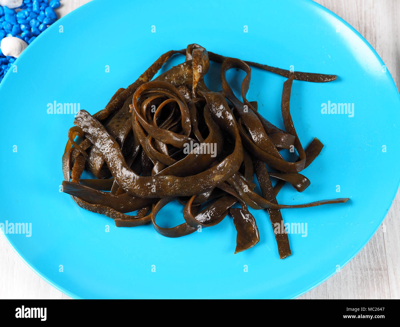 Thongweed – Sea thong – Sea spaghetti – Espagheti de mar  Sea spaghetti is a brown algae. Binomial name: Himanthalia elongata. It is an edible seaweed Stock Photo