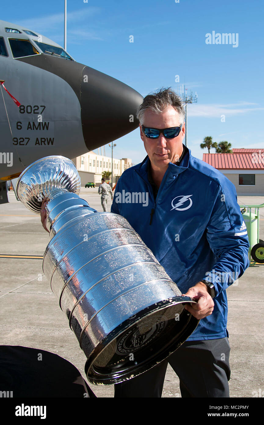 Former Tampa Bay Lightning captain, Dave Andreychuk, carries the